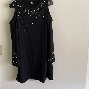 Dress with pearls with open shoulders